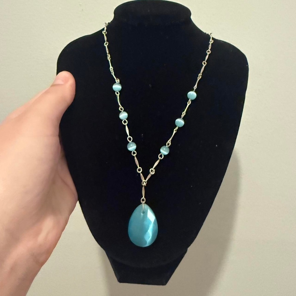 Avon Blue Cat eye Necklace